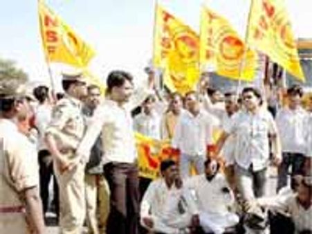 రాజీనామా చేసి జగన్ మద్దతివ్వండి: నల్లపురెడ్డికి టిఎన్ఎస్ఎఫ్ ఆల్టిమేటం