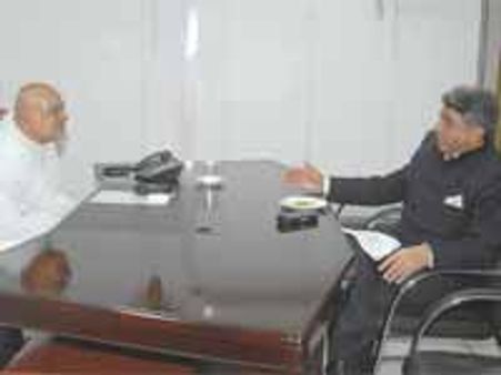 కమిటీ నివేదిక ఎవరికి అనుకూలం?: రోశయ్యతో దుగ్గల్ భేటీ