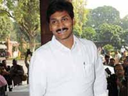 వైయస్ జగన్ ఓదార్పు యాత్ర నేతల మధ్య  పెట్టిన చిచ్చు