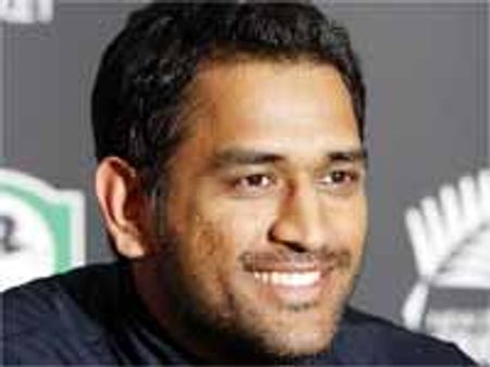 ధోనీ వైఫ్ పార్టీలు, స్మోకింగ్