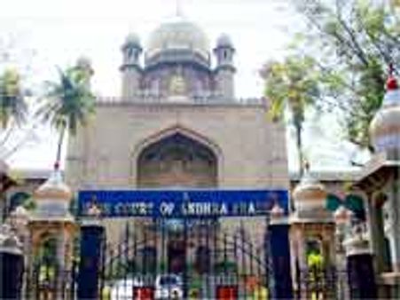 హైకోర్టు బెంచ్ కోసం కలెక్టరేట్ ను ముట్టడించిన సీమాంధ్ర లాయర్లు