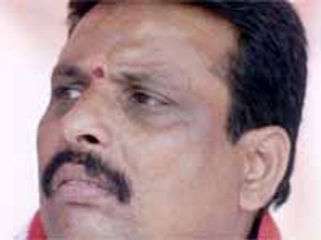 కొమురం భీం విగ్రహంపై విద్యాసాగర్, దానం మధ్య మాటల యుద్ధం