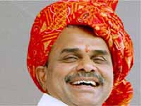 తెలంగాణ సంస్మరణ సభలో వైఎస్ ఫోటో పెట్టక పోవటం తప్పేనా!