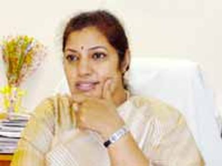 కేంద్ర మంత్రి దగ్గుబాటి పురంధేశ్వరి ఇన్, వెంకటస్వామి అవుట్