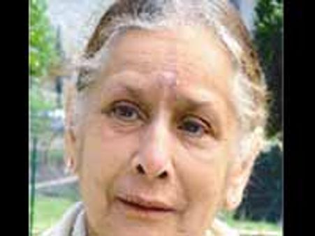 తిరుమల శ్రీవారికి రూ. 15 కోట్ల ఆస్తిని ఇచ్చేసిన నటి కాంచన