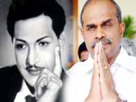 ఎన్టీఆర్, వైయస్సార్ మధ్య పోటీ: విగ్రహాలు స్థాపనపై గొడవ