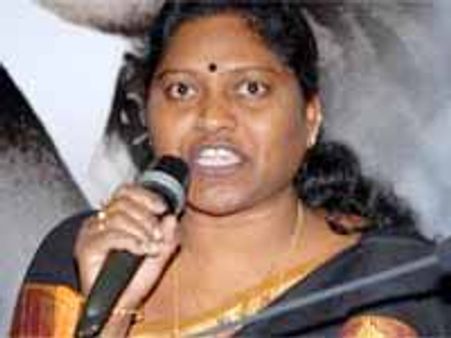 చిరంజీవికి శోభారాణి మరో షాక్: సమావేశం బాయ్ కాట్