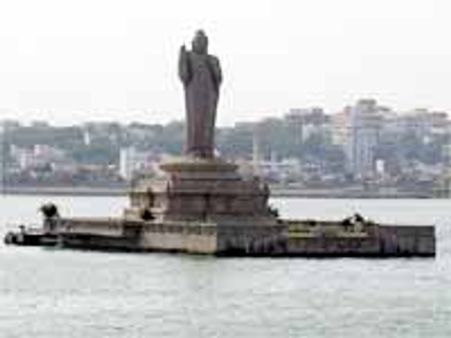 ట్యాంక్ బండ్ విగ్రహాల రగడ