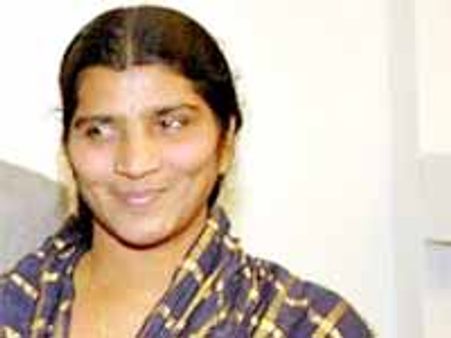 రాజీవ్ పేరుపై ఎన్టీఆర్ టిడిపి అధ్యక్షురాలు లక్ష్మీపార్వతి అభ్యంతరం