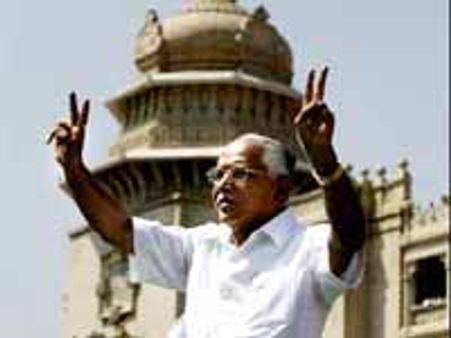 యడ్యూరప్పకు ఊరట: రెబెల్ ఎమ్మెల్యేలపై వేటు సబబేనన్న హైకోర్టు