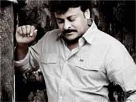 తెలుగువారంతా ఐక్యంగా ఉండాలి, విభేదాలు సర్దుకుందాం: చిరంజీవి