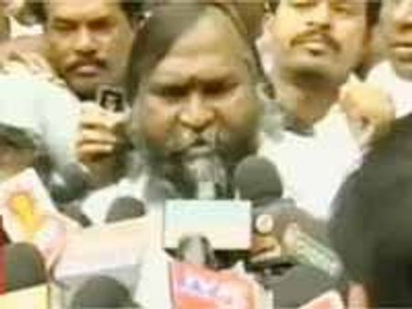 జడ్పీటీసీ సభ్యులపై జగ్గారెడ్డి అనుచరుల దాడి: మంత్రి సమక్షంలోనే...