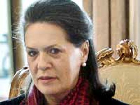 బాబ్రీ కూల్చివేత సిగ్గుచేటు, తీర్పు మతవాదులకు చెంపపెట్టు: సోనియా