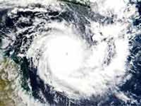 దక్షిణ కోస్తాకు తుఫాను ముప్పు: అండమాన్ వద్ద వాయుగుండం