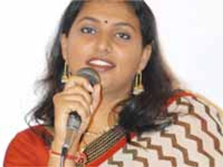 వైయస్ జగన్ ఓదార్పు ముగింపు సభకు రోజా, లక్ష్మీపార్వతి