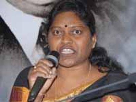 చిరంజీవికి శోభారాణి మరోసారి షాక్: మళ్లీ లేఖాస్త్రం