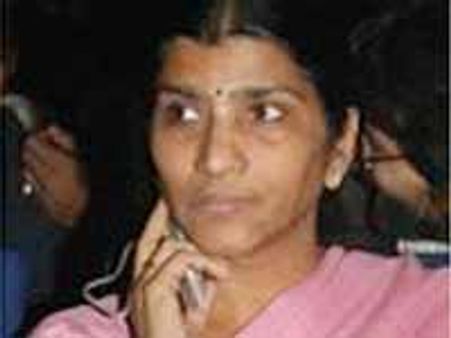 వైఎస్ కు ఎన్టీఆర్ ఆదర్శం: జగన్ ఓదార్పులో లక్ష్మీపార్వతి