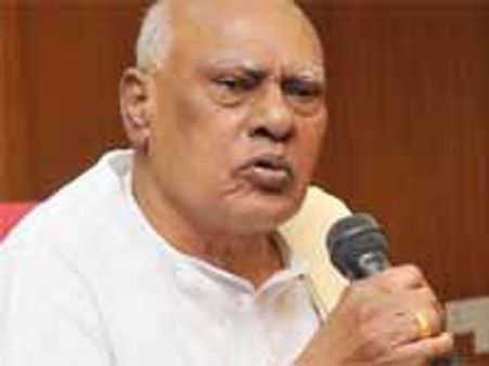 తుఫానుపై అధికారులతో ముఖ్యమంత్రి రోశయ్య సమీక్ష