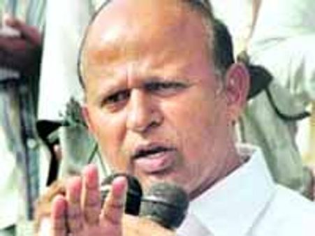 కె చంద్రశేఖర రావుపై దుమ్మెత్తి పోసిన దేవేందర్ గౌడ్