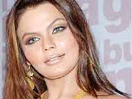 రాఖీ సావంత్ కొజ్జా అనండం వల్ల ఓ వ్యక్తి మృతి?