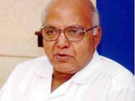 రామోజీ రావుకు కెసిఆర్, రోశయ్య చేయూత: మార్గదర్శి విస్తరణ