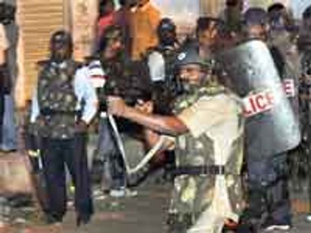 రాళ్లదాడి మా పని కాదు, మఫ్టీలోని పోలీసులది: ఓయు జేఏసి