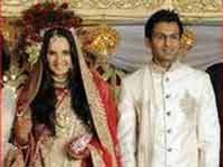 సానియా చుట్టే షోయబ్