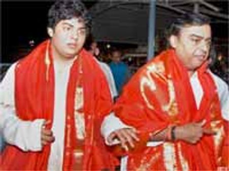 వేంకటేశ్వరుని దర్శించుకున్న రిలయెన్సు ముఖేష్ అంబానీ