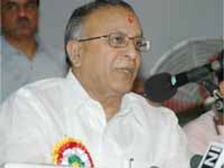 కేంద్ర మంత్రి జైపాల్ రెడ్డిపై జగన్ వర్గం గోనే ప్రకాశరావు ఫైర్