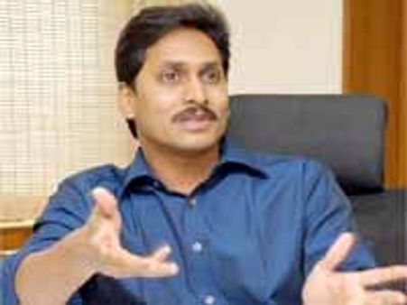 వ్యూహరచనలో వైయస్ జగన్ బిజీ: ఎమ్మెల్యేలతో సమావేశం