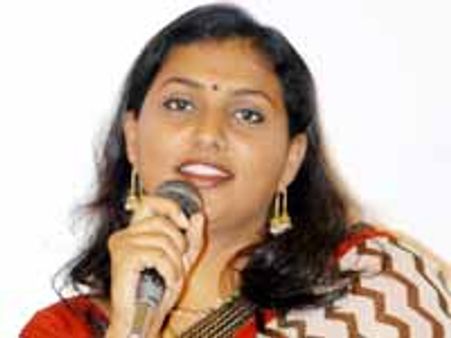 వైయస్ జగన్ పై కాంగ్రెసులో కొంత మంది కుట్ర చేశారు: రోజా