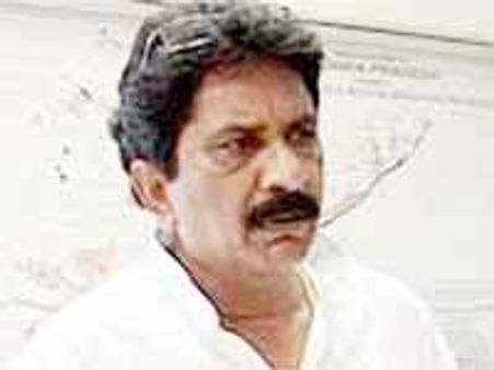 కాంగ్రెసు అధిష్టానంపై ఎంపి సబ్బం హరి తిరుగుబాటు స్వరం