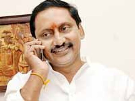 కిరణ్ కుమార్ దిగ్భ్రాంతి: సురేష్ రెడ్డి, మహేందర్ రెడ్డిలతో చర్చలు