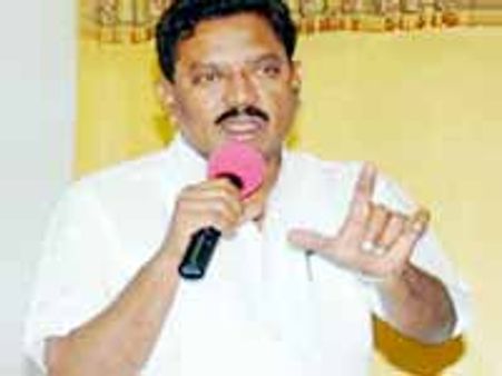 రాజీనామాపై వెనక్కి తగ్గని వట్టి వసంత కుమార్