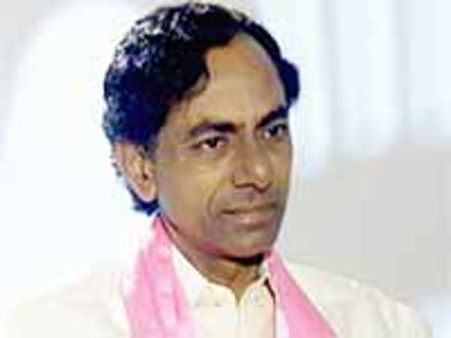 సిఎం బూట్ పాలిష్ కు తెలంగాణ కాంగ్రెసు నేతల క్యూ: కెసిఆర్