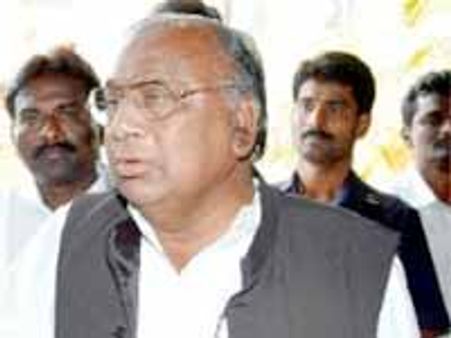 ఎమ్మార్ ప్రాపర్టీస్ స్కామ్ ను మళ్లీ ఎత్తి చూపిన విహెచ్