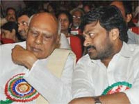 పర్వతనేని ఉపేంద్ర విగ్రహావిష్కరణలో మాజీ సిఎం రోశయ్య, చిరంజీవి