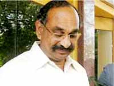 దుగ్గల్ సిఎం కిరణ్ కుమార్ కు ఎందుకు కలిశారో చెప్పాలి: దామోదర్ రెడ్డి