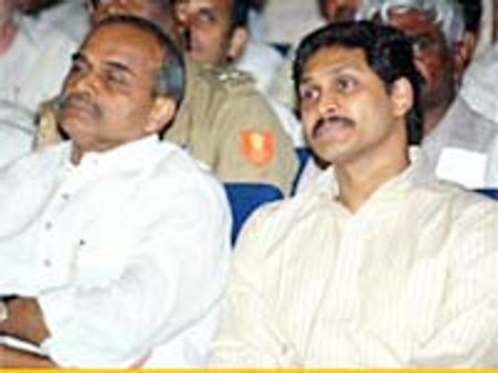 వైయస్ జగన్ కోరికలు, బాధలు భరించలేకనే వైయస్ మరణించారా?