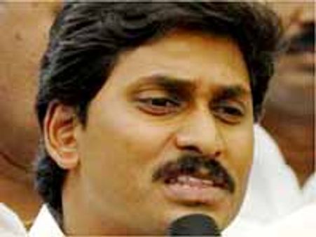 గేరు బాక్సులు దెబ్బతినటంతో కారు మార్చిన వైయస్ జగన్