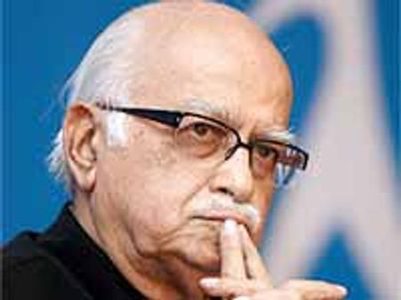 2జి స్పెక్ట్రం కుంభకోణంపై నిప్పులు చెరిగిన ఎల్ కె అద్వానీ