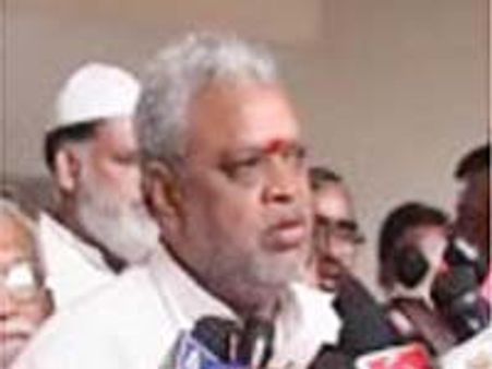 ముఖ్యమంత్రి కిరణ్ అహంకారంతో వ్యవహరిస్తున్నారు: ఎర్రన్నాయుడు