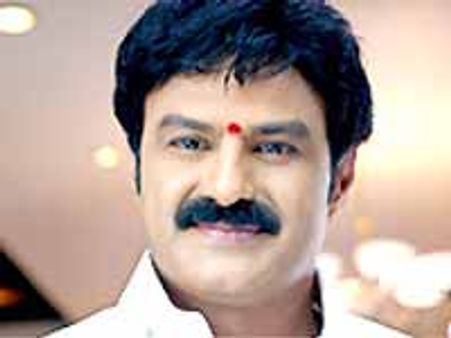 దీక్ష విరమణపై మొండికేస్తున్న చంద్రబాబు: బాలయ్య పరామర్శ