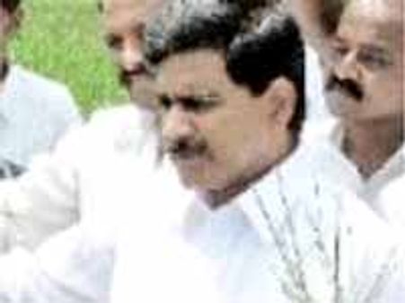 అక్రమార్జన కాపాడుకోవడానికే వైయస్ జగన్ లక్ష్యదీక్ష: దేవినేని