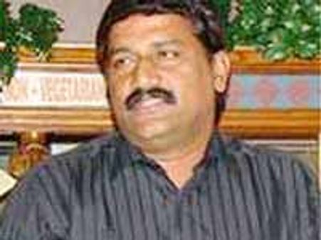 జగన్ నీతి, నిజాయితీలకు కట్టుబడాలి, భూమాపై చర్యలు!: పీఆర్పీ