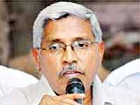 ఆందోళన నేరంగా చూడరాదు: కాంగ్రెసు ఎంపీల దీక్షలో కోదండరామ్