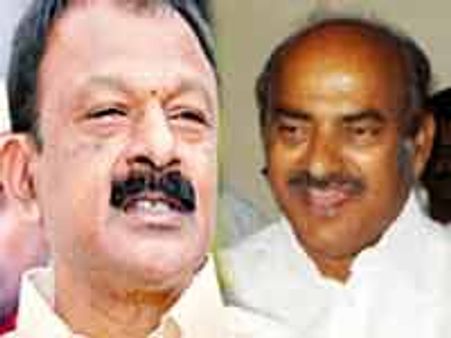 రఘువీరా రెడ్డి, జెసి దివాకర్ రెడ్డి వర్గాల మధ్య బాహాబాహీ