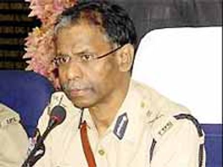 యువత ప్రవర్తన సామాజిక సమస్యగా మారింది: కమిషనర్ ఎకే ఖాన్