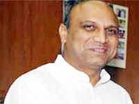 వైయస్ జగన్ క్యాంపు ఎమ్మెల్యేపై మంత్రి పళ్లంరాజు సెటైర్