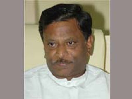 మంత్రి కాసు వెంకటకృష్ణారెడ్డిని అడ్డుకున్న జగన్ అభిమానులు